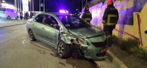 Accidente deja un adulto y un menor heridos: Ocupantes de un Toyota se dieron a la fuga