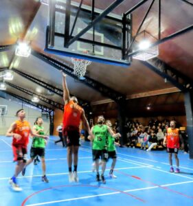 Con vibrantes encuentros arrancó el torneo de básquetbol masculino en Porvenir