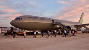 Gobierno de Kast inicia  plan de expulsiones con primer vuelo masivo
