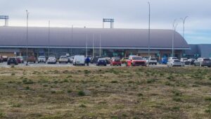 Evacúan aeropuerto de Punta Arenas por maleta olvidada: activan protocolo por artefacto sospechoso