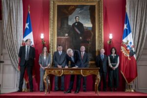 Gobierno intensifica negociaciones por  la megarreforma: ahora con el FA