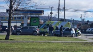 Colisión deja una mujer lesionada en sector norte de Punta Arenas