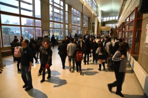 Comunidad del Liceo María Behety regresó a su establecimiento con renovada calefacción