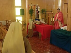 Viernes Santo en Punta Arenas: Cientos de fieles renovaron su fe en la Catedral