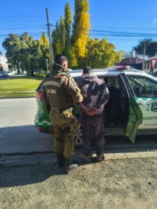 Detienen a sujeto que conducía pese a tener prohibición perpetua