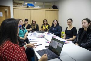 Estudiantes de la UMAG se integran al Programa “Crianza austral”