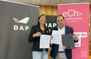 Enseña Chile y Aerovías DAP renuevan alianza para fortalecer la docencia en zonas extremas