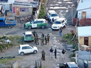 Operativo masivo en Punta Arenas: Fiscalizan tomas Las Etnias y Lautaro