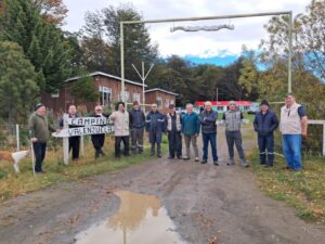 Exsuboficiales del Ejército realizan operativo de limpieza en borde costero de Punta Arenas