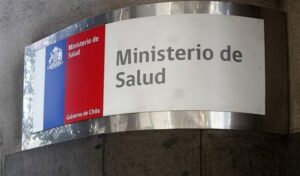 Minsal descarta recortes y llama a la 