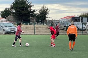 Goles y abrazos en Punta Arenas: Resultados de la jornada dominical del Futbolito Senior 2026