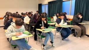 Santo Tomás reunió a más de 400 estudiantes en su primer ensayo gratuito de la PAES