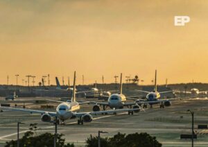 Cancelan cientos de vuelos por falta de combustible en Europa