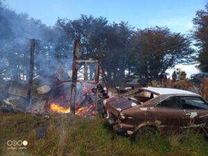 Incendio consume por completo vivienda en sector Monte Verde