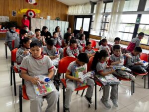 Junaeb entregó más de 14 mil kits de útiles escolares en Magallanes
