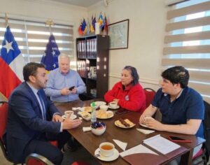 Senador Kusanovic coordina ofensiva por toma en Población Silva Henríquez