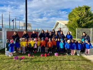 Comunidad celebra el Día  de la Tierra con plantaciones en Punta Arenas