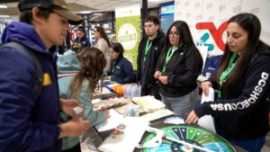 Ecocanje por Día de la Tierra convoca a vecinos en Zona Austral