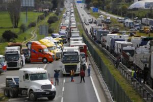 Gremios del transporte endurecen tono por alza del diésel y exigen ajuste de tarifas