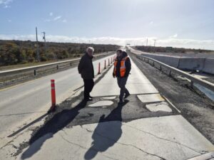 La discordia por el hincado de pilotes es el principal retraso del Puente Chabunco