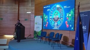Brindan capacitación a productores locales de frutillas