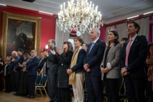 Contraloría respalda uso de La Moneda como residencia y sede de cultos bajo la gestión de Kast