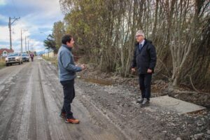 Autoridades comprometen mejora en “camino 2” de Huertos Familiares