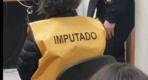 Trabajadora social enfrenta prisión por ingresar celulares a cárcel de Punta Arenas