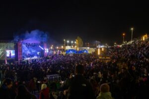 Un anfiteatro repleto: 10 mil vecinos y visitantes festejaron el aniversario de Natales