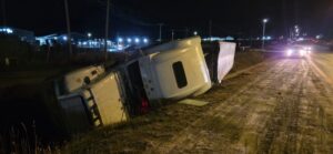 Camionero ebrio protagoniza volcamiento en la Ruta 9 Norte: Fue detenido tras caer a una zanja