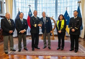 Club de Leones Cruz del Sur visitó la Tercera Zona Naval en el Mes del Mar