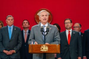 Kast concreta cambio de gabinete a 69 días de asumir: 