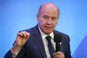 Ministro Quiroz defiende cobro del CAE y descarta intención de eliminar Junaeb