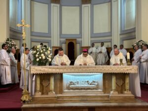 Monseñor Óscar Blanco conmemora su aniversario episcopal
