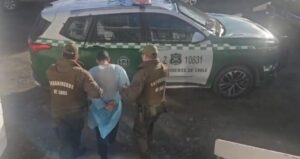 Detienen a hombre por grave agresión a mujer en Porvenir: víctima fue trasladada con riesgo de complicación craneal