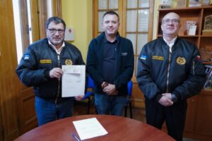 Municipalidad entrega $80 millones a  Cuerpo de Bomberos de Punta Arenas