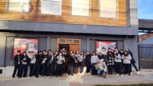 Estudiantes del Liceo Luis Alberto Barrera exploran el mundo del periodismo en Pingüino Multimedia