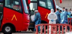Pasajeros del crucero con hantavirus regresan a sus países bajo estricto aislamiento