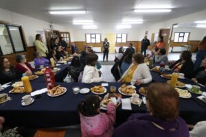 Porvenir celebra el Día de la Madre con emotivo homenaje a personas mayores de Tierra del Fuego