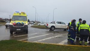 Motociclista resulta lesionado tras colisión con camioneta en Costanera con Kuzma Slavic