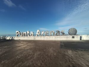 Municipalidad refuerza llamado a cuidar las letras de Punta Arenas en la costanera