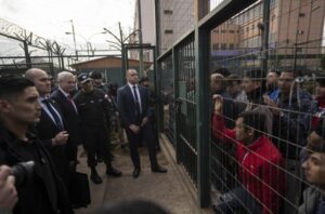 Kast lidera firma acuerdo para acelerar el Plan Maestro de Infraestructura Penitenciaria