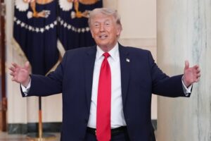 Donald Trump anuncia acuerdo de paz con Irán y ordena la reapertura inmediata del Estrecho de Ormuz