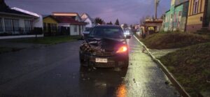 Colisión por alcance en Armando Sanhueza deja un automóvil con daños estructurales mayores