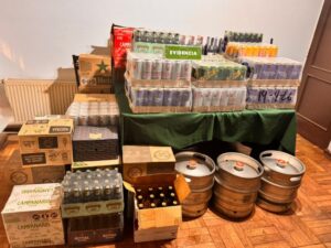 Carabineros de la Patrulla Centauro detecta bodega clandestina de alcoholes en Puerto Natales