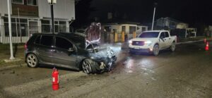 Conductor ebrio choca contra poste en sector Don Bosco y es detenido por Carabineros