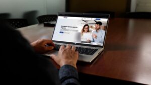 Lanzan la plataforma “Chile Emprende” que centraliza todos los fondos y subsidios del Estado en un solo portal