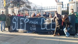 Asistentes exigen el pago del bono zona extrema