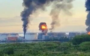 Ucrania ejecuta masivo bombardeo con más de 350 drones en el corazón de Rusia