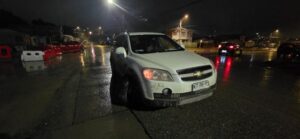 Auto abandonado tras falla mecánica entorpece el tránsito en Condell con Circunvalación
